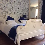 Le Chalet De Luxe Bed & Breakfast *