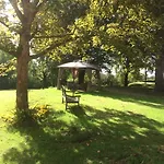 Le Chalet De Luxe Bed & Breakfast *