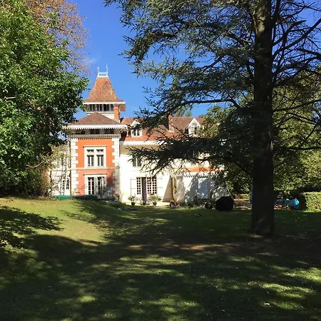 Le Chalet De Luxe Bed & Breakfast