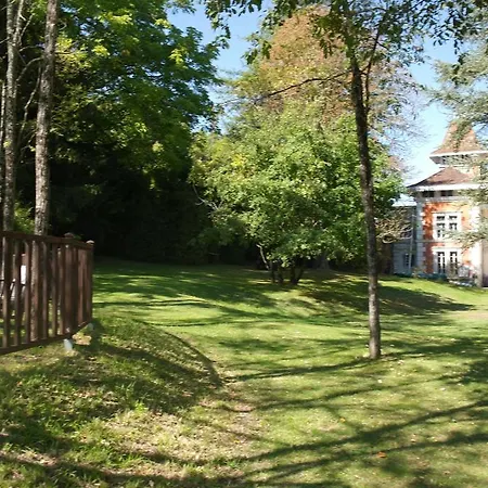 Le Chalet De Luxe Bed & Breakfast *